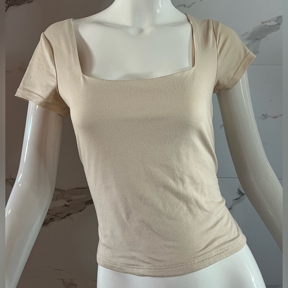 ✨ 3/$30 Sincerely Jules Cream Square Neck Short Sleeve Stretch Tee Size M